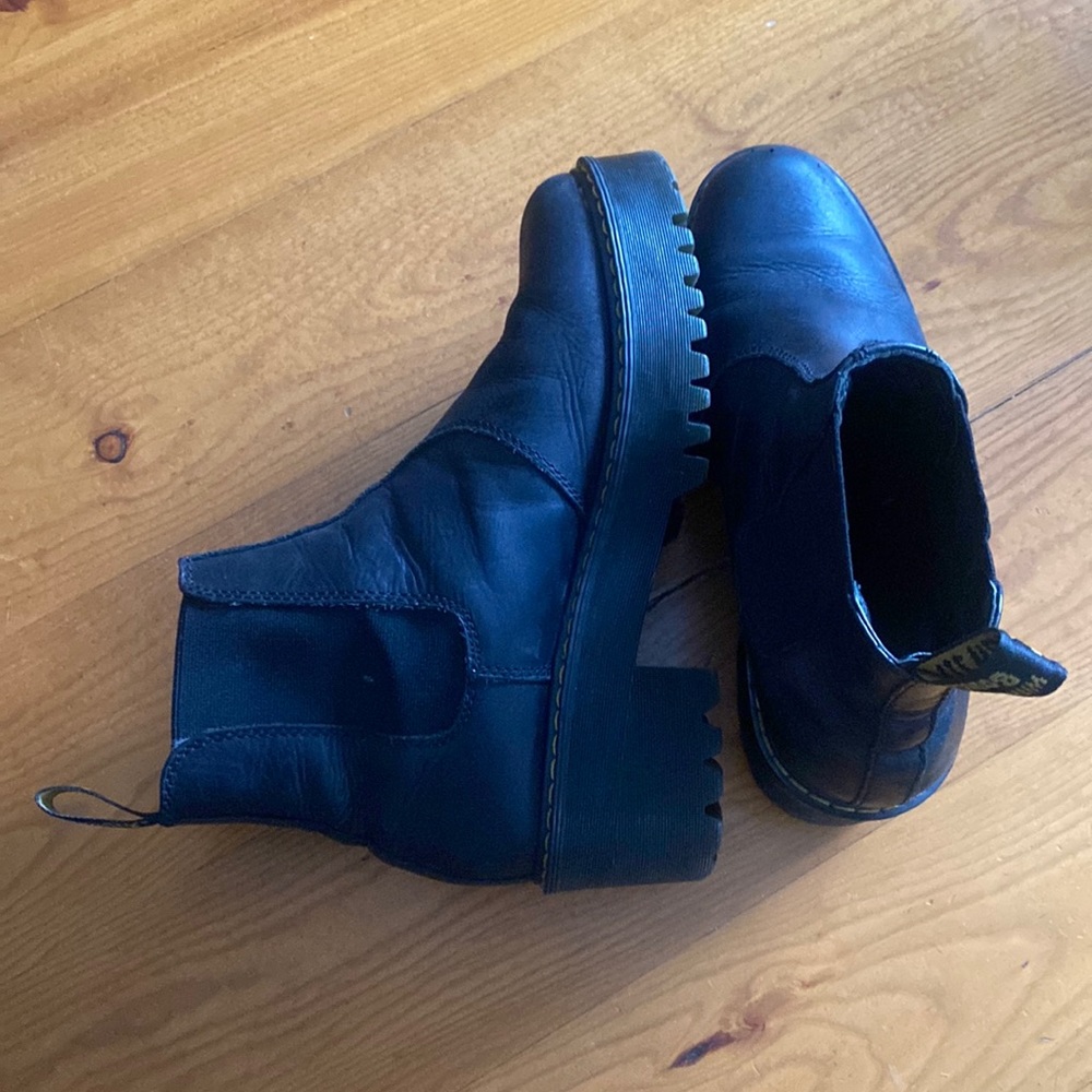 Dr. Martens Rometty Wyoming Platform Chelsea Boots | Blaxk | Women’s 9